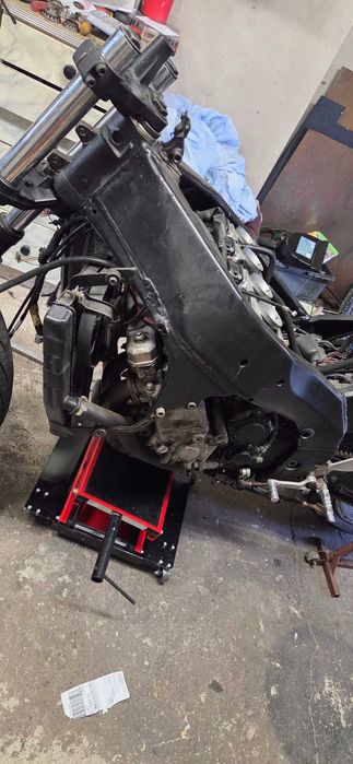 Yamaha na chodzie z dokumentami 750 yzf 1996 rok