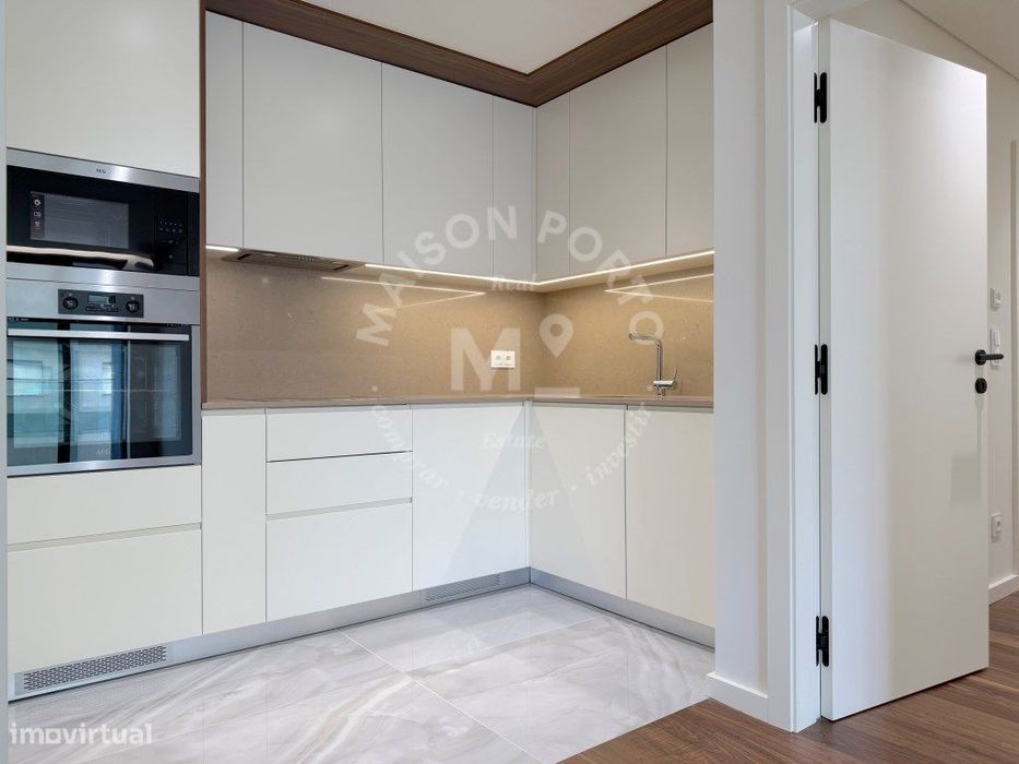 Apartamento T2 com Suite, Varanda e 2 Lugares de Garagem, próximo a...