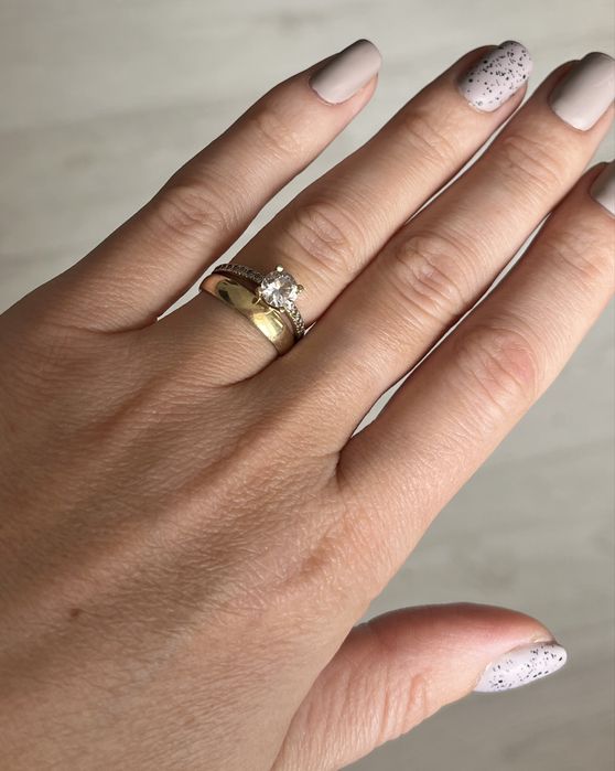 Кільце каблучка лимонне золото 585 розмір 17