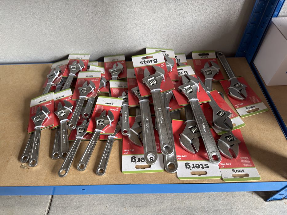 Sprzedam artykuły budowlane do sklepu