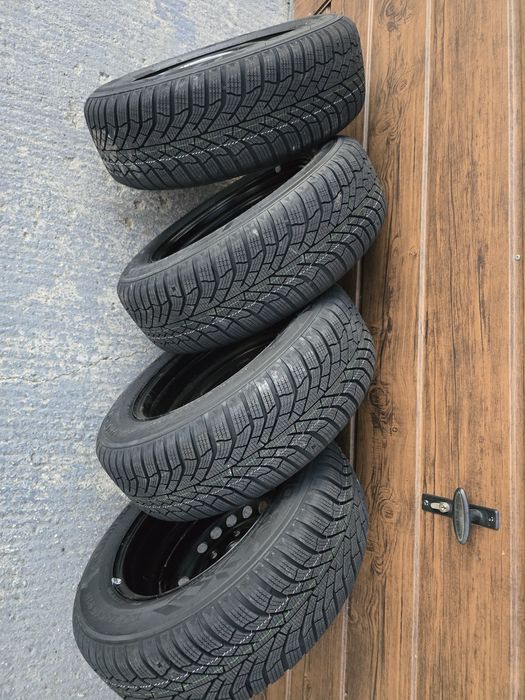Komplet kół 15" Hyundai - nowe opony  zimowe Kumho Wintercraft WP52+