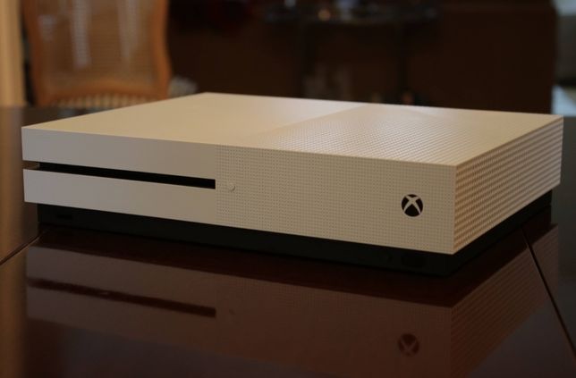 Xbox One S 1TB usada como nova