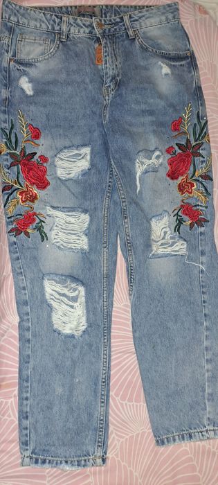 Джинси вишиті в українському стилі