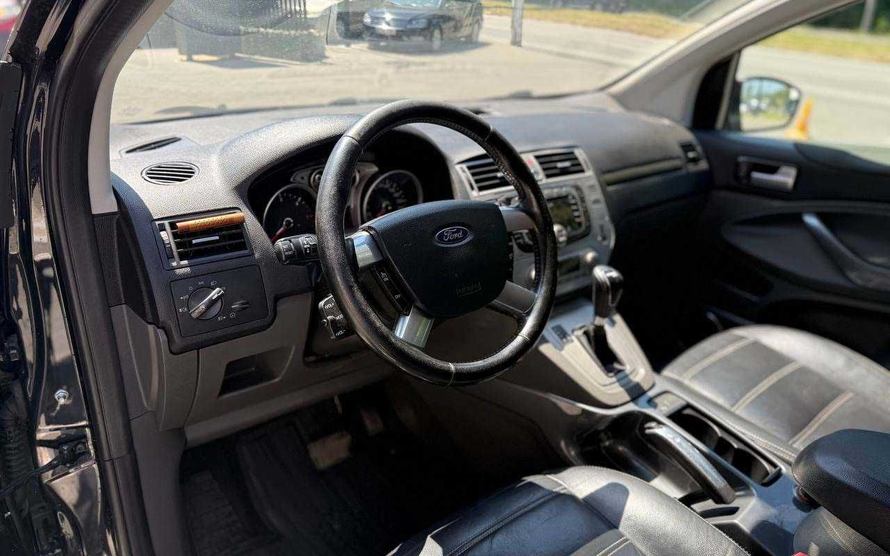 Ford Kuga 2012 року