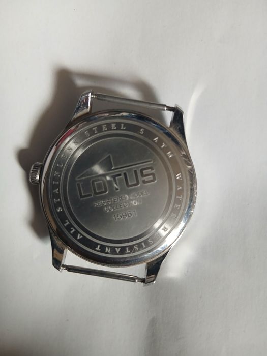 Продам часы Lotus