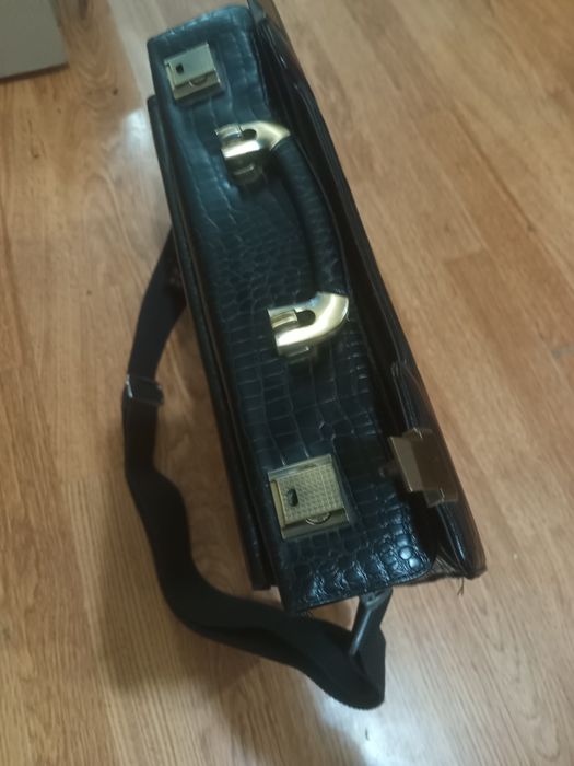 Бізнес портфель шкіряний під рептилію.