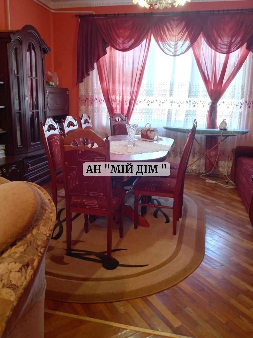Продається гарний, затишний будинок