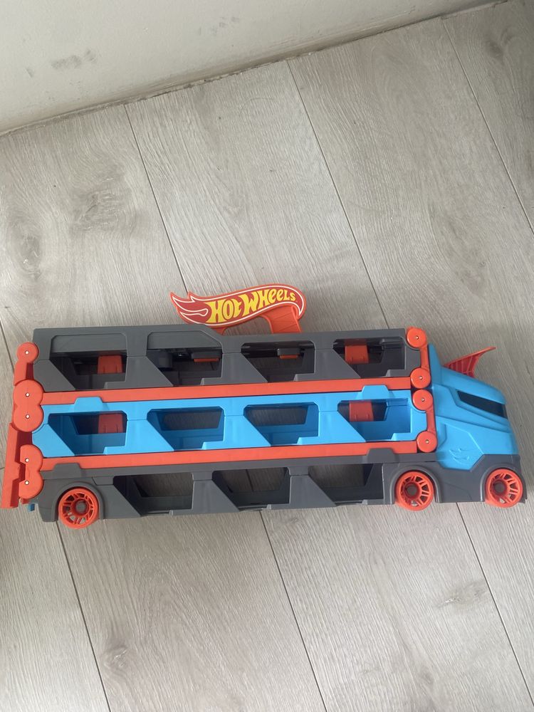 Трек-автовоз Hot Wheels новий