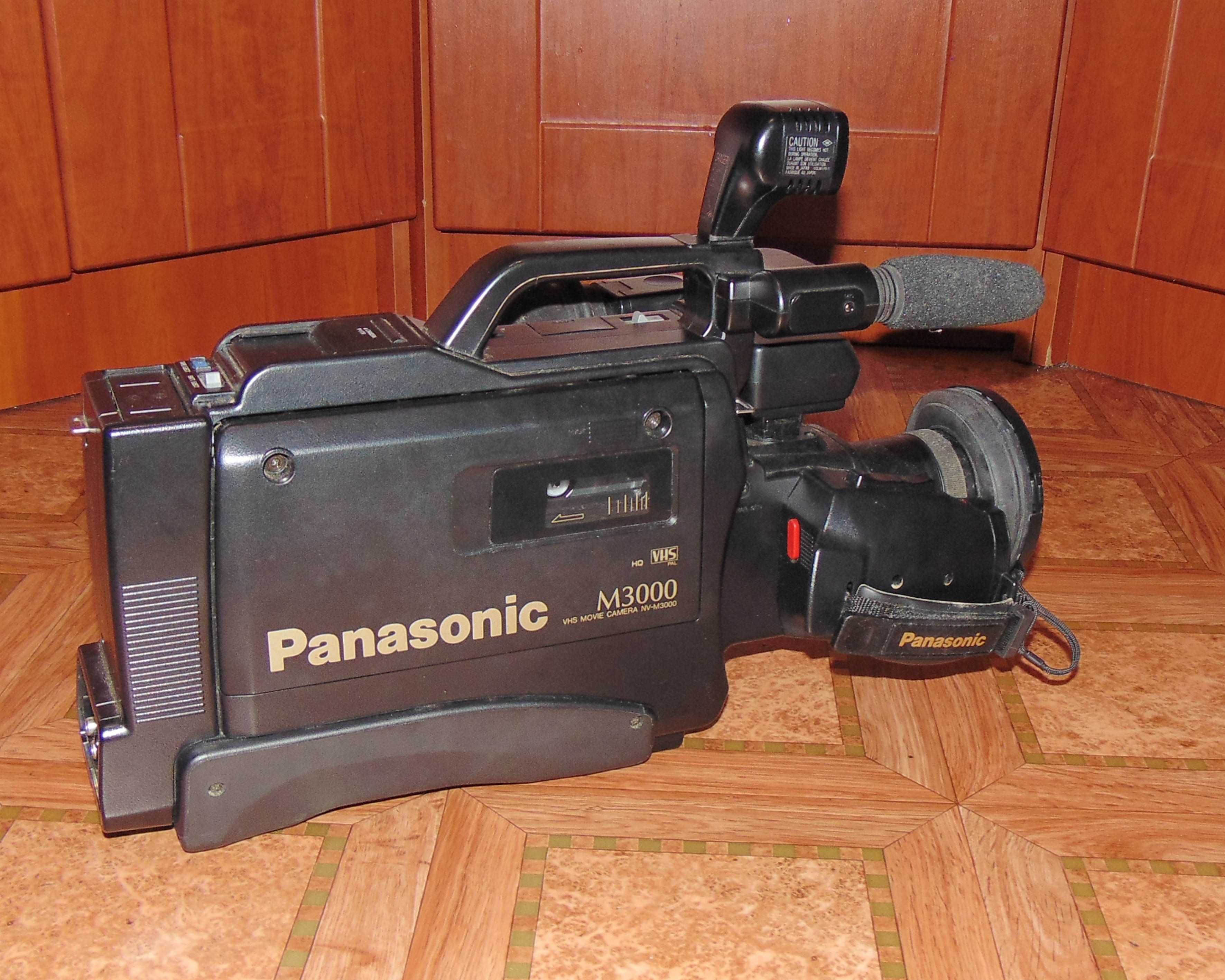 Професійна відеокамера Panasonic M3000