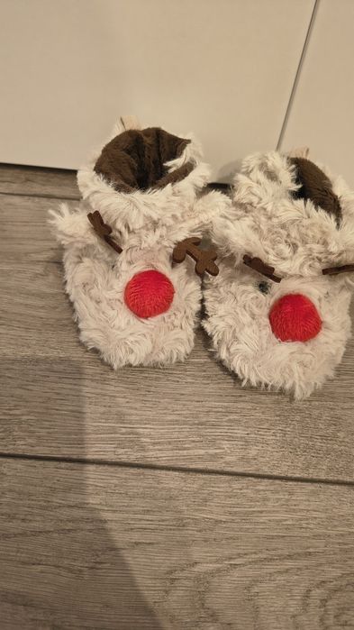 Kapcie reniferki dla niemowlaka – rozmiar 6–12 miesięcy