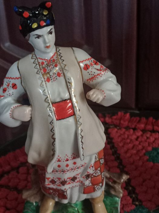 Статуетки Одарка і Карась