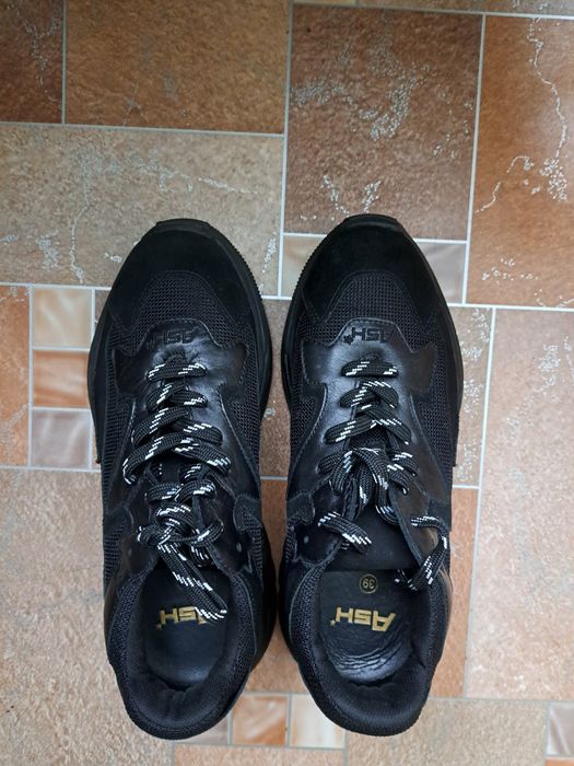 Кросівки жіночі р39 ASH