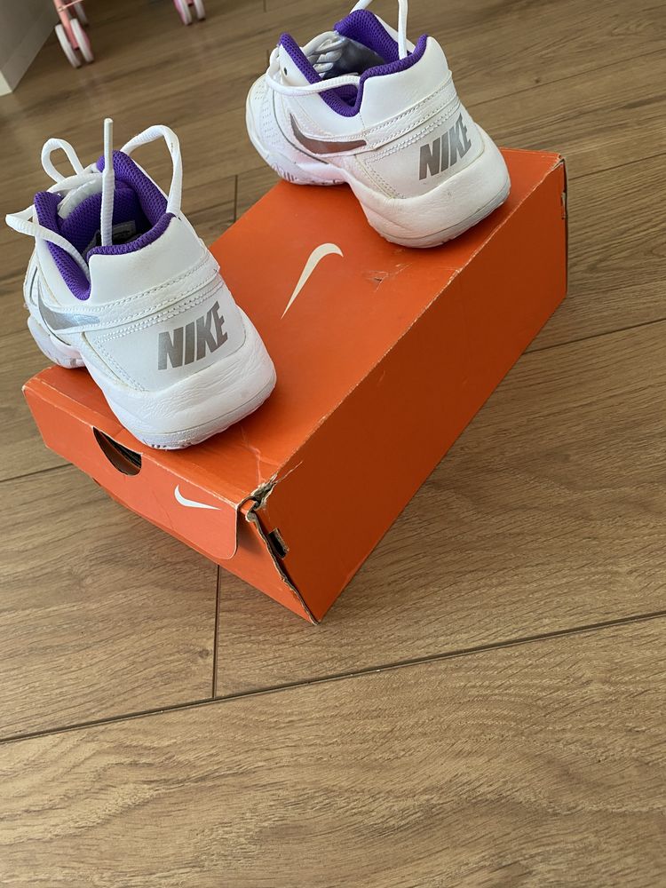Кросівки Nike жіночі 36 розмір