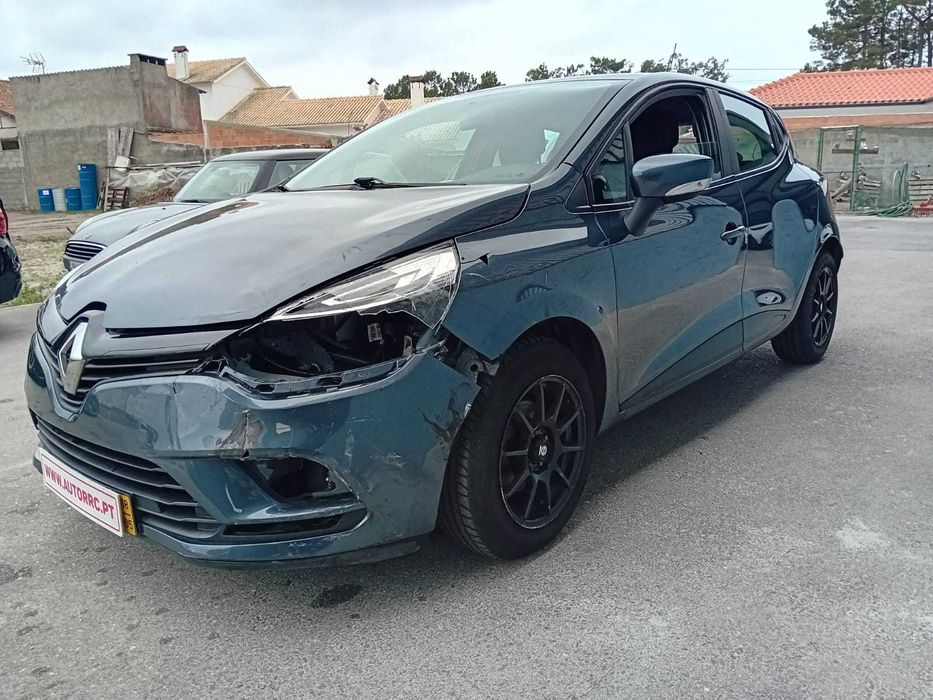 Renault Clio IV 1.2 16 V – Nacional ( pequeno sinistro )