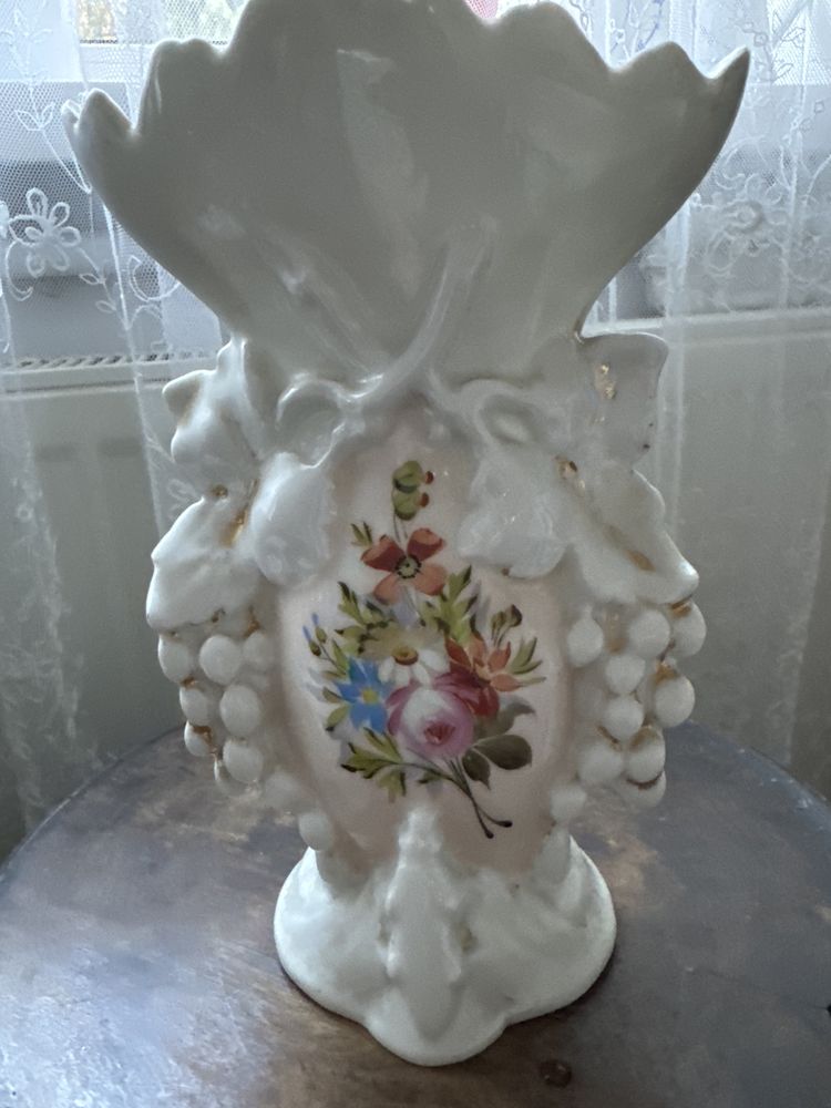 Wazon porcelanowy sygnowany do prywatnych kolekcji