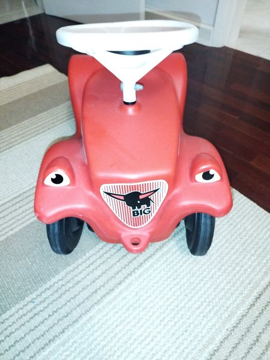 Carro de menino/a novo