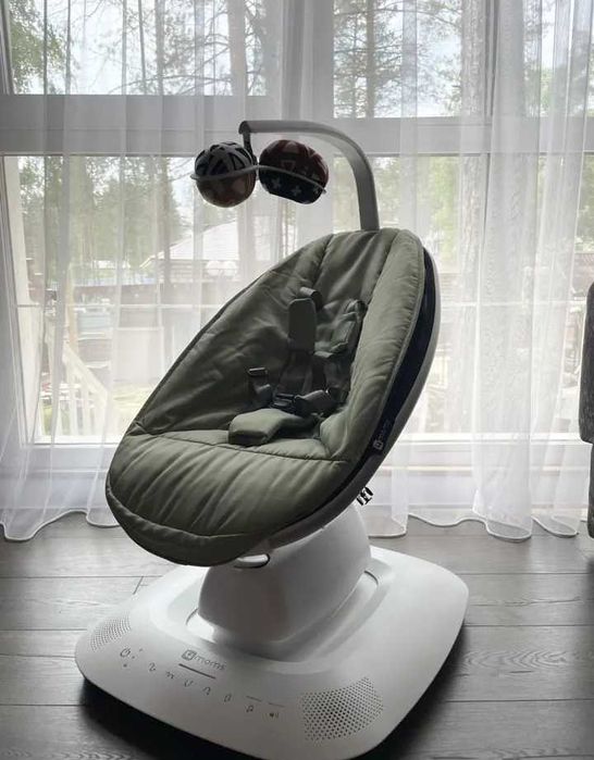 Укачивающий центр 4Moms Mamaroo 5.0 + Вкладыш