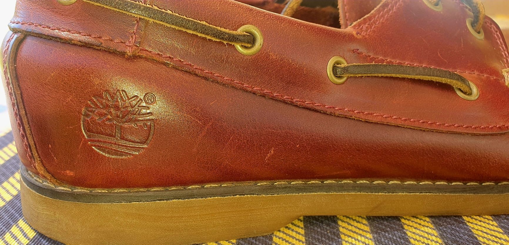 Sapatos em pele castanhos Timberand e FutexSport