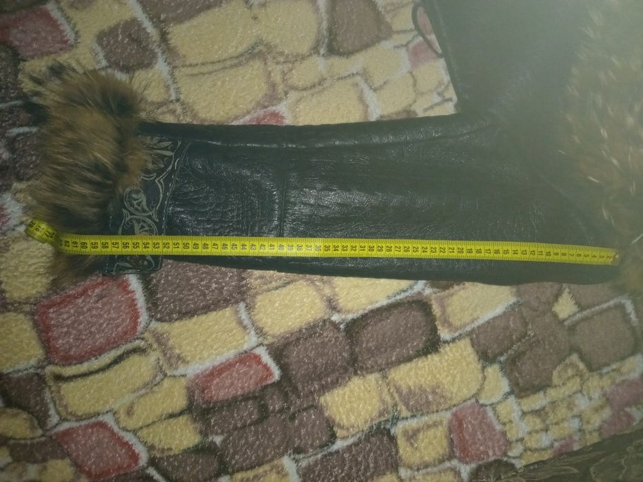 Шкіряна жіноча куртка