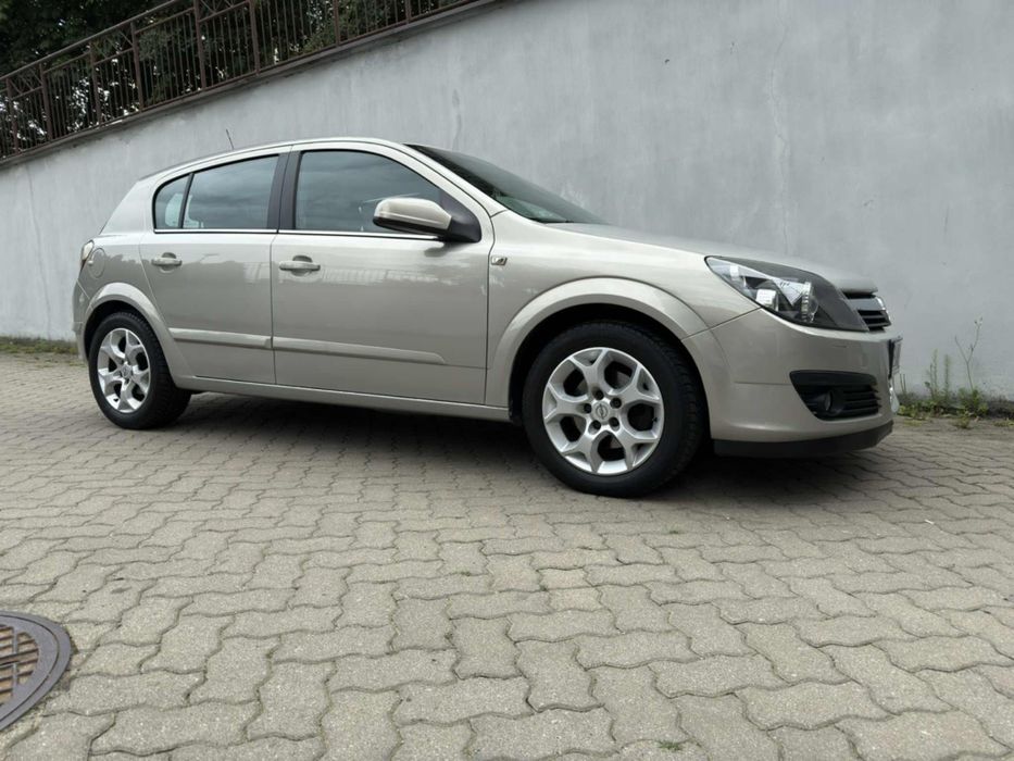 Astra H 1.6 benzyna tylko  83 tys. Przebiegu