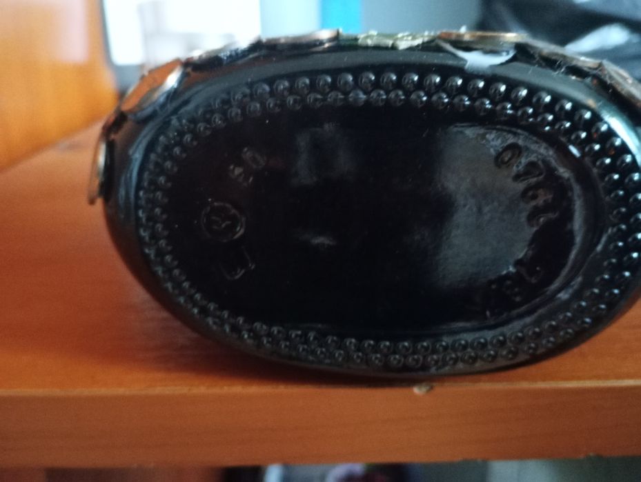 Butelka ozdobiona monetami