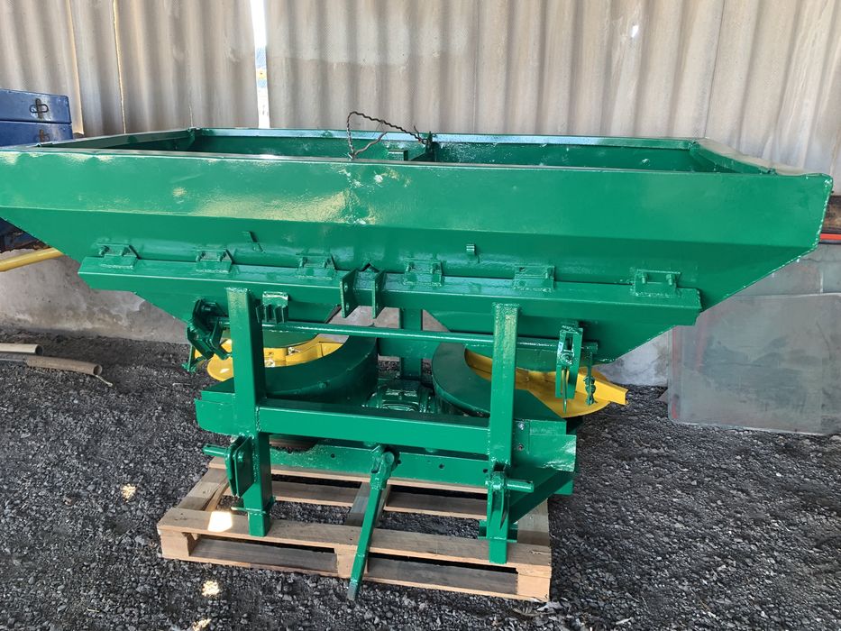 Розкидач добрив  Мвд-1000, МВУ, РМД -1000