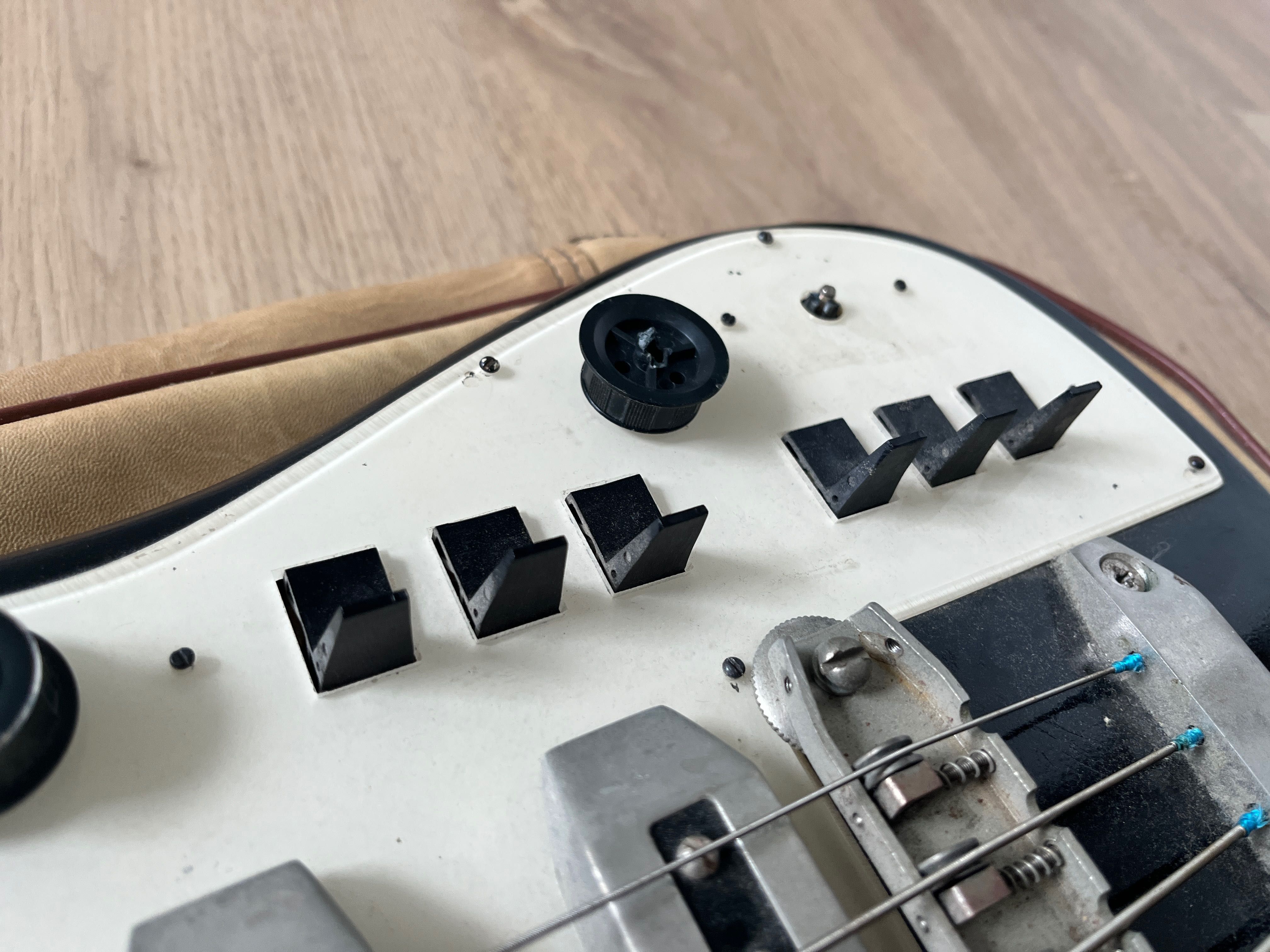 Gitara basowa Borisov Fuzz. USSR Bass BAS-1 (Solo-1)