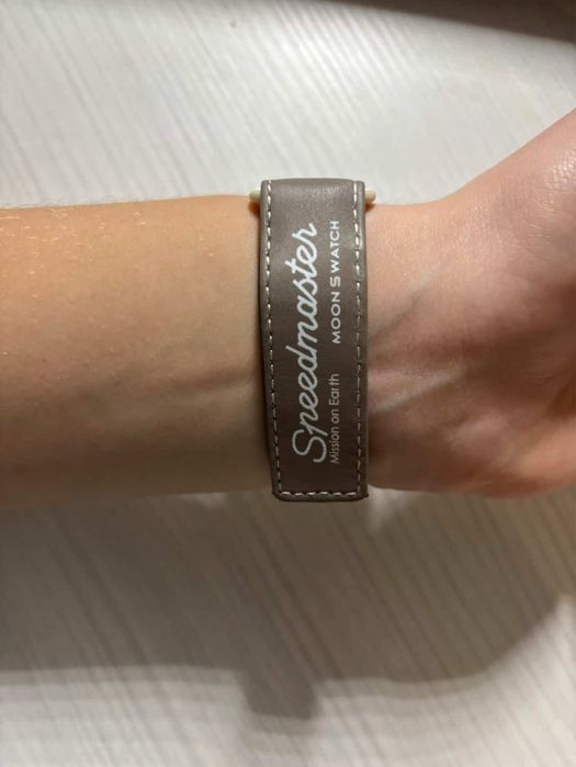 Часи OMEGA x Seatch