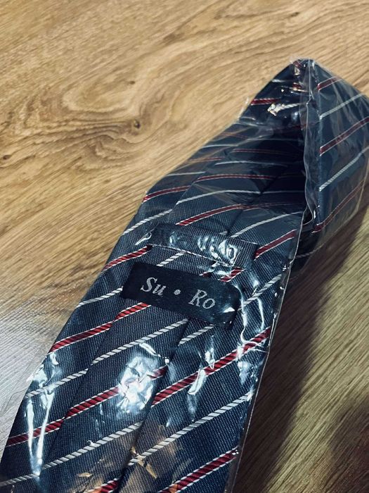 Su ro krawat nowy szary w paski czerwone do garnituru