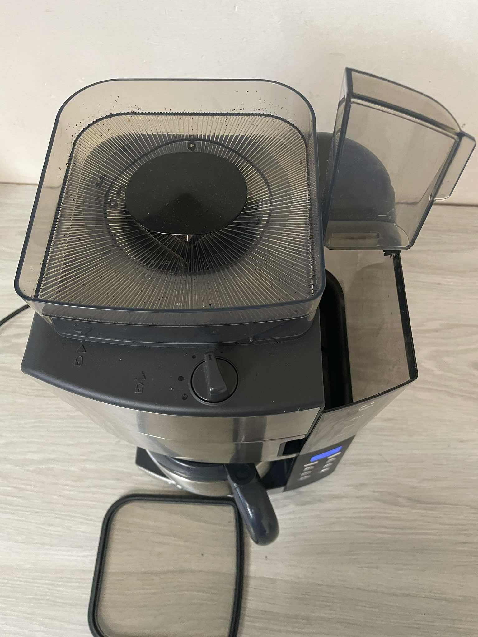 Ekspres do kawy PRZELEWOWY z młynkiem RUSSELL HOBBS K3