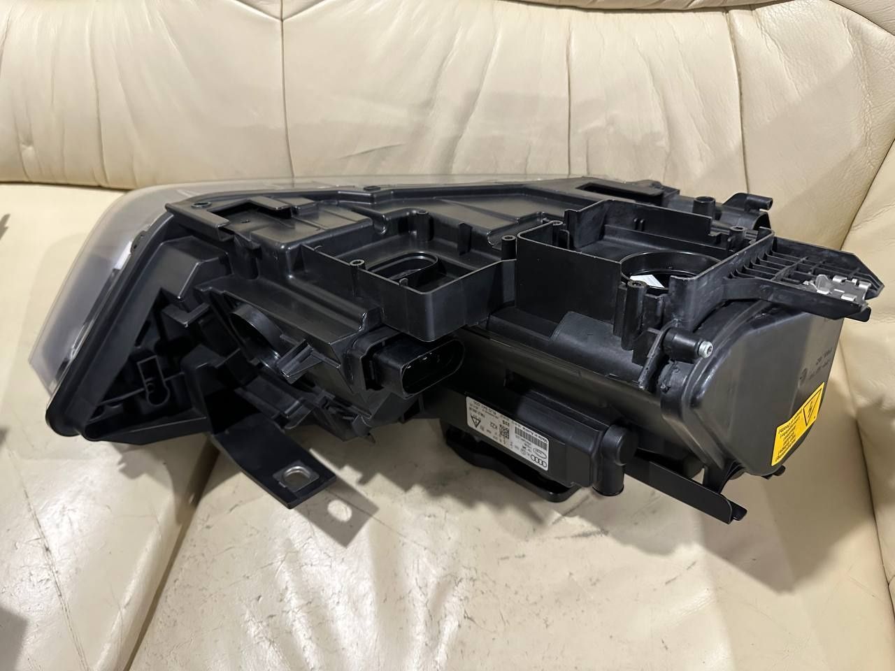 Lampa prawa Audi Q3 8U przed lift