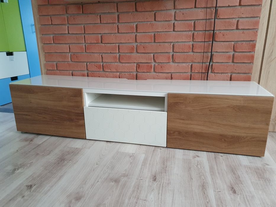 Szafka pod tv ikea z szybą