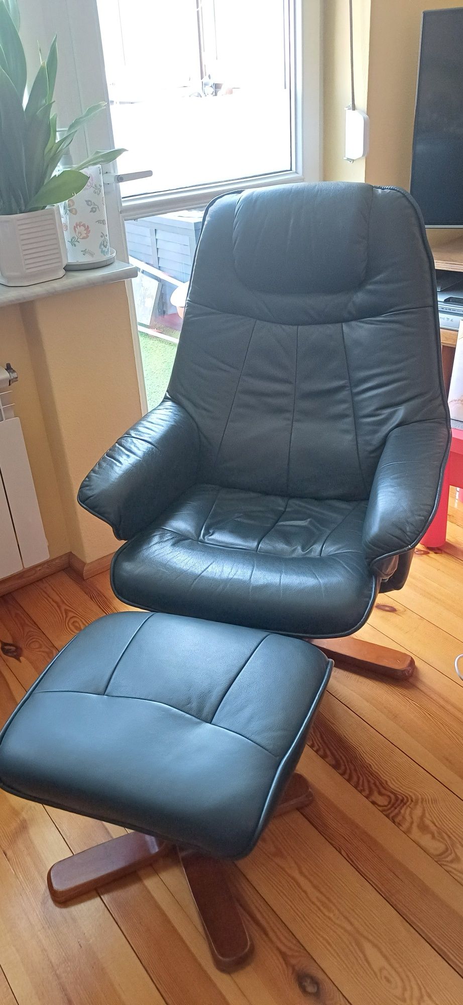 Fotel obrotowy relax z podnóżkiem