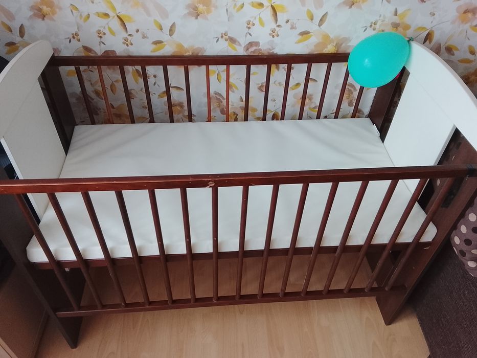 Łóżeczko niemowlęce wraz z materacem