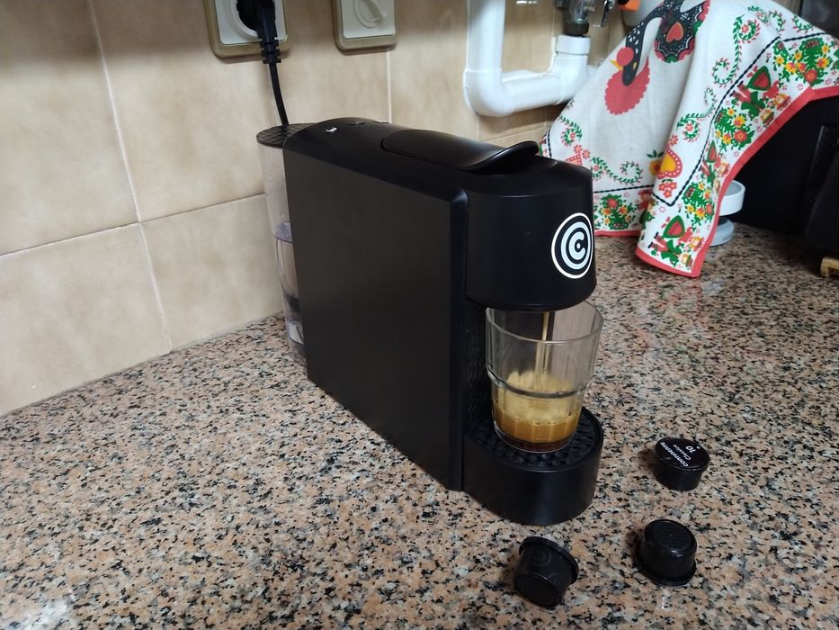 Máquina de café Continente semi-nova casa quarto apartamento vivenda.