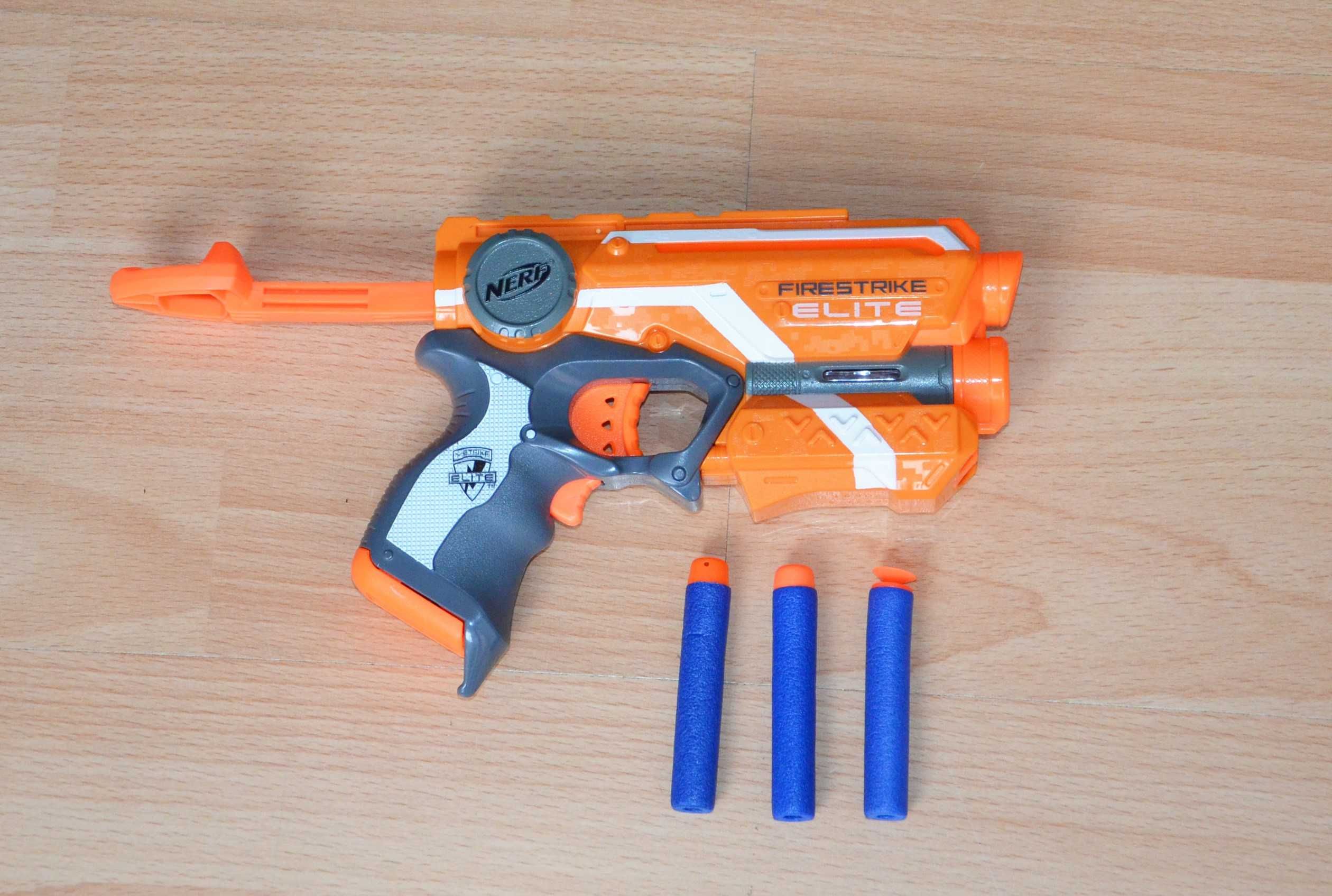 Pistolet NERF Elite Firestrike z celownikiem laserowym