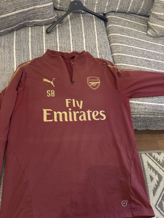 Blusa arsenal oferecida á mao por (Sal Bibbo) treinador de guardaredes