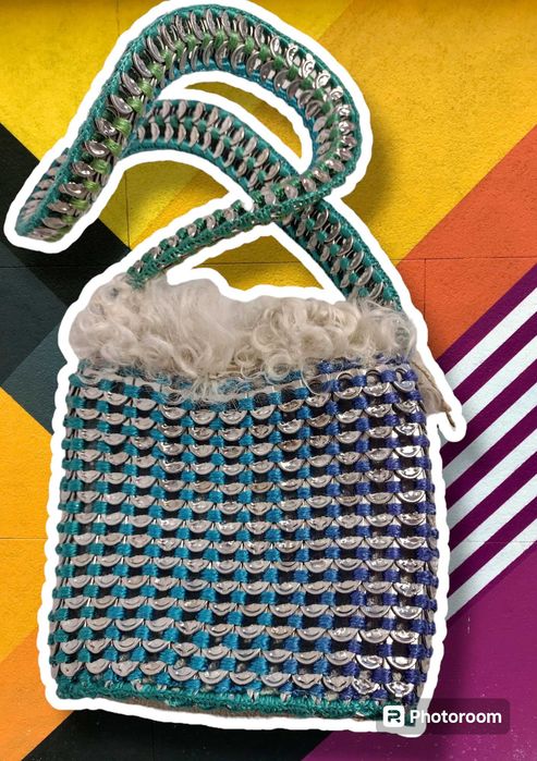 Torebka z zawleczek od puszki, rękodzieło