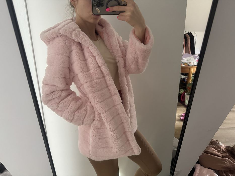 Płaszczyk kurtka mis futerko pudrowy róż