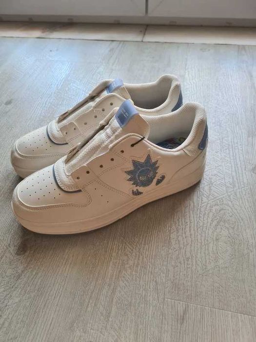 Ténis brancos Rick e Morty