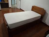 Vendo cama de madeira maciça
