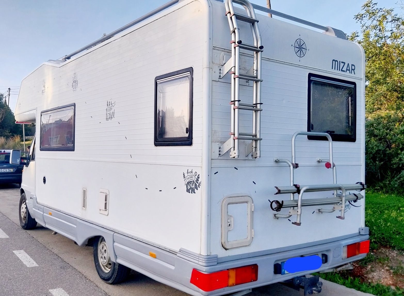 Aluga-se autocaravana