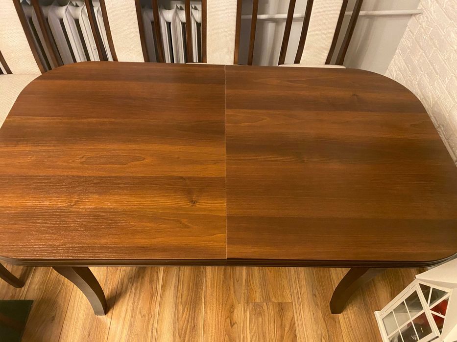 Sprzedam solidny rozkładany stół z kompletem 6 krzeseł