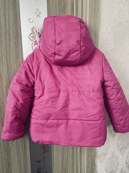 Продам зимову курточку на дівчинку