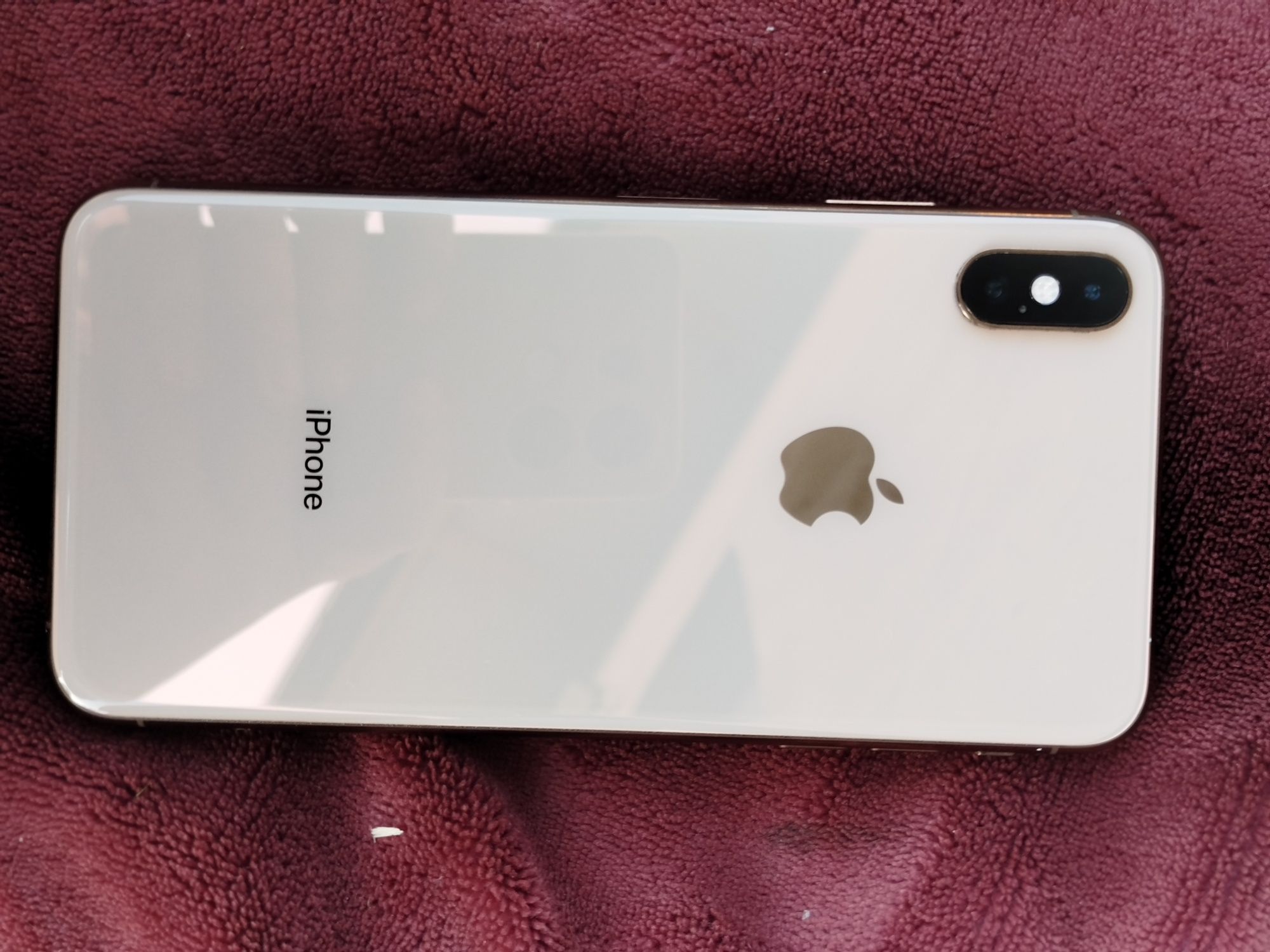 Продам Iphone xs max