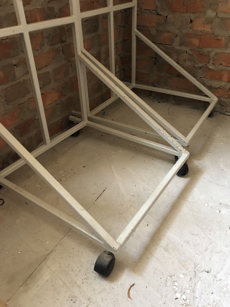 Продам стійки, етажерки, вітрини, стелажі 2 шт