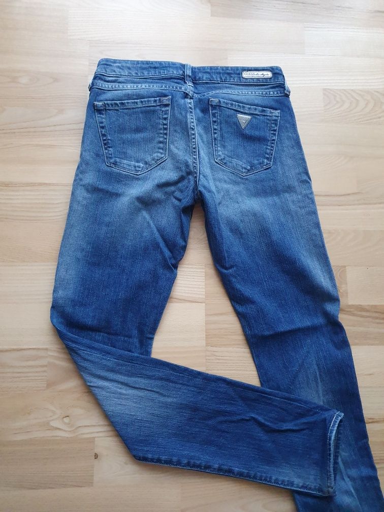 Jeansy guess r.27 z ozdobami. Stan bdb