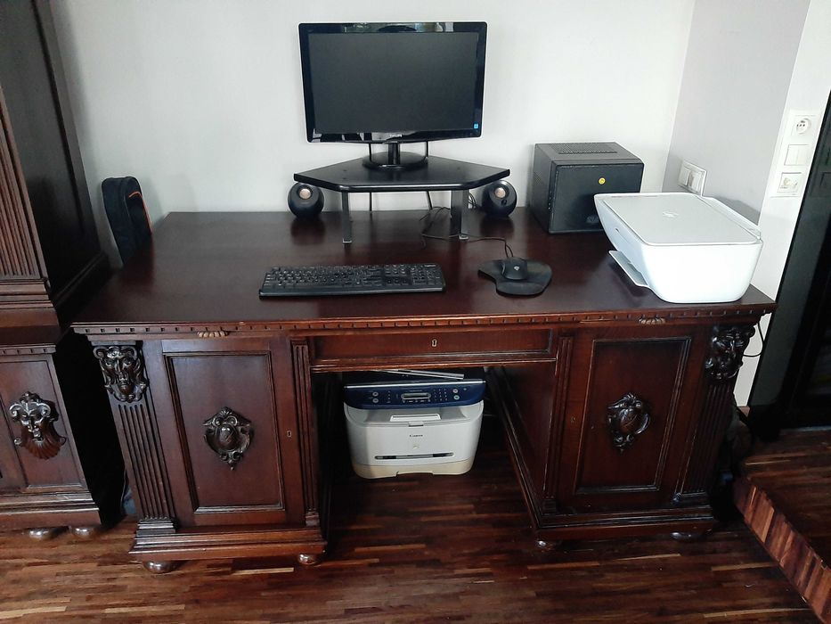 Komplet mebli antycznych: biblioteka i biurko (gabinet)