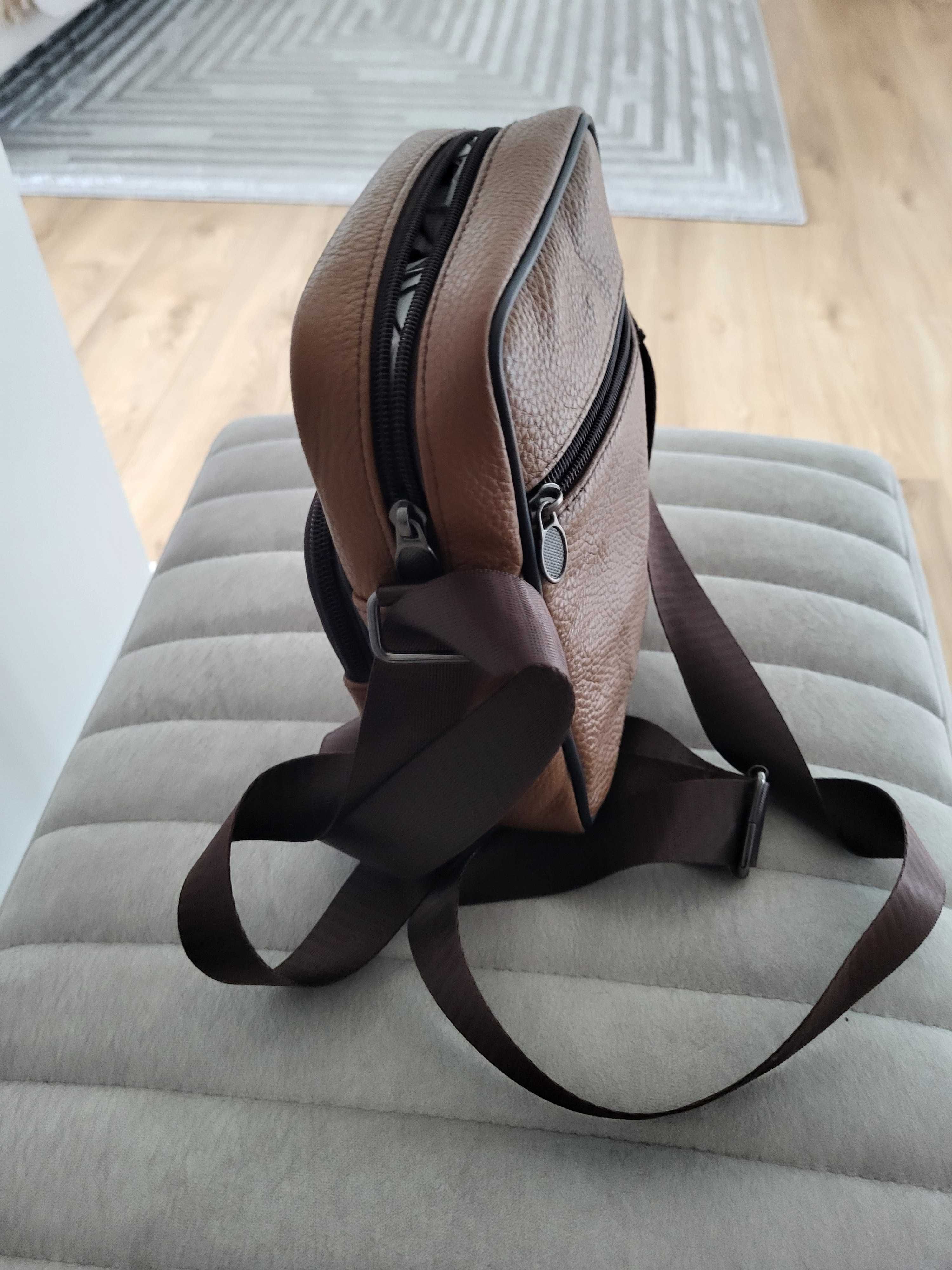 Bolsa/Mala de ombro, em pele nova
