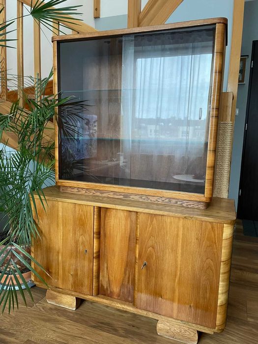 Kredens z okresu PRL